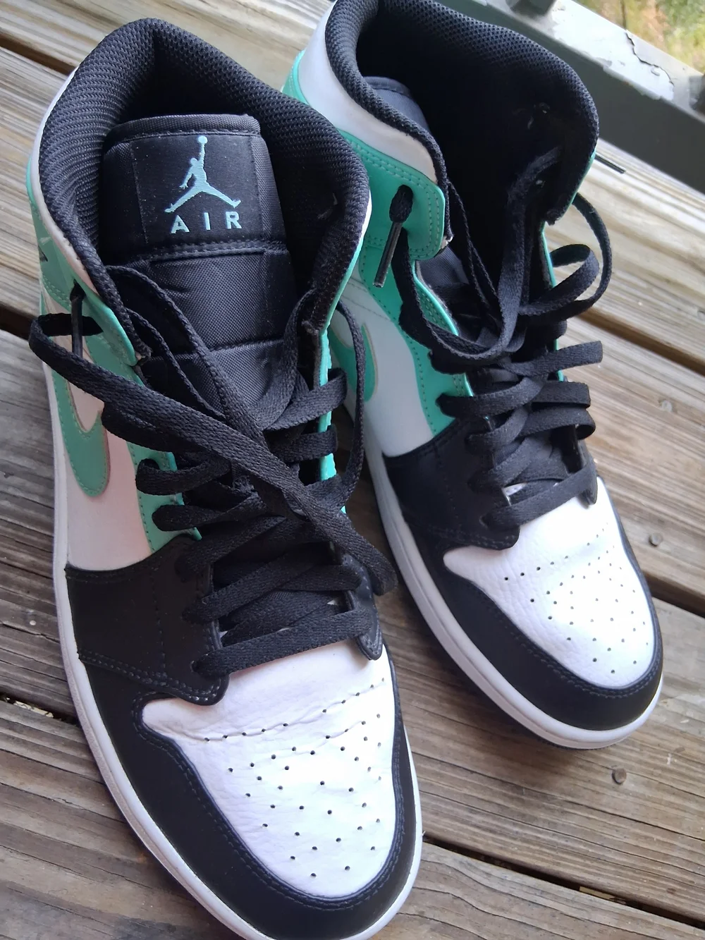 Nike Air Jordan 1 Mid Tropical Twist Igloo Black White Size 10 Mint Condition